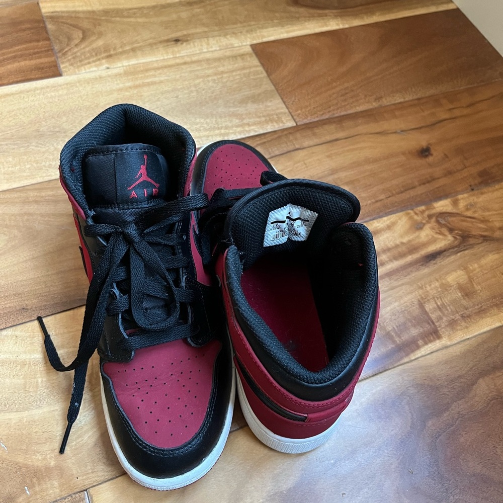 women’s Nike Jordan sneakers. Size 5.5 US